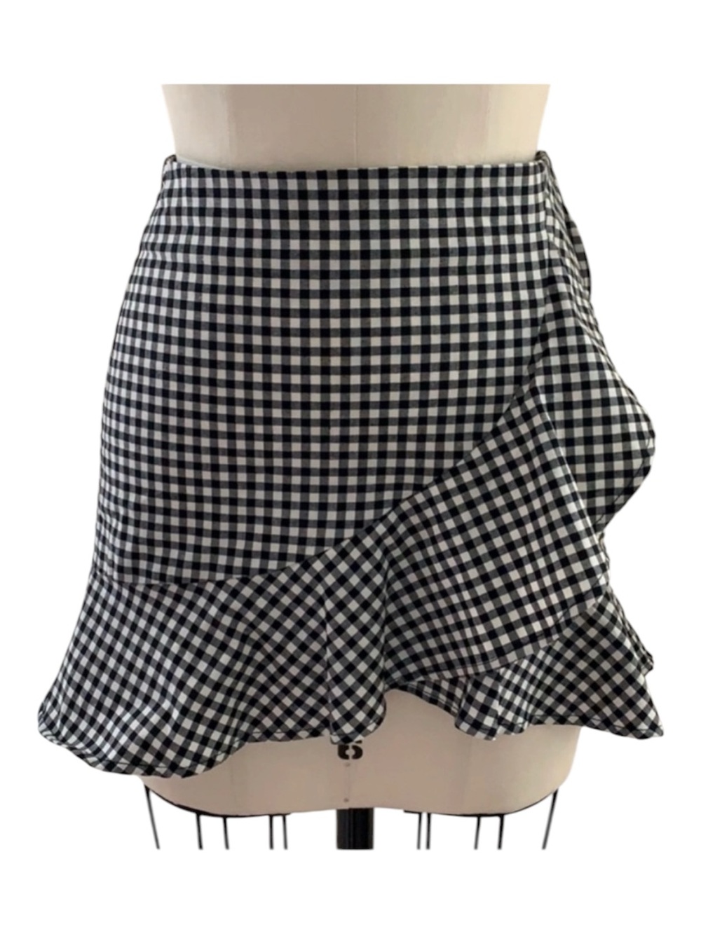 H&M Side Ruffle/Asymmetrical Black and White Gingham Checkered Mini Skirt - Sz 8